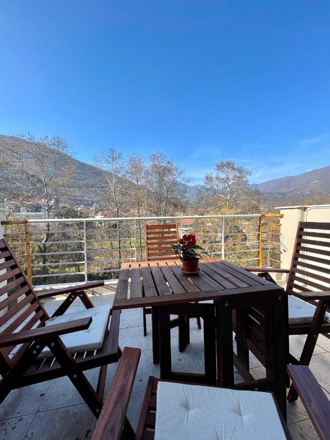 Hilltop Lodge Órma エクステリア 写真