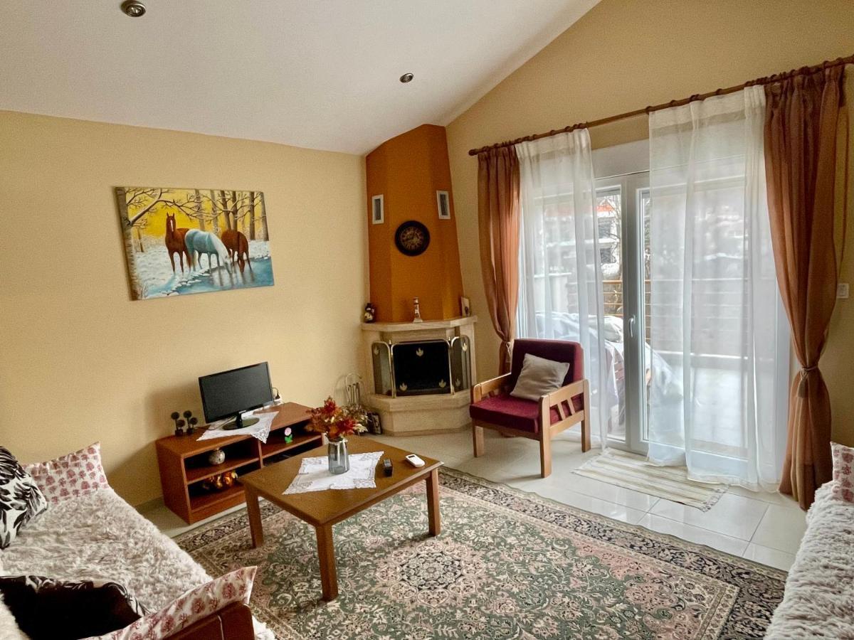 Hilltop Lodge Órma エクステリア 写真