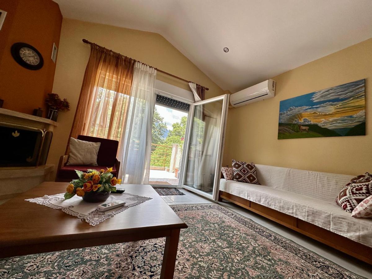 Hilltop Lodge Órma エクステリア 写真