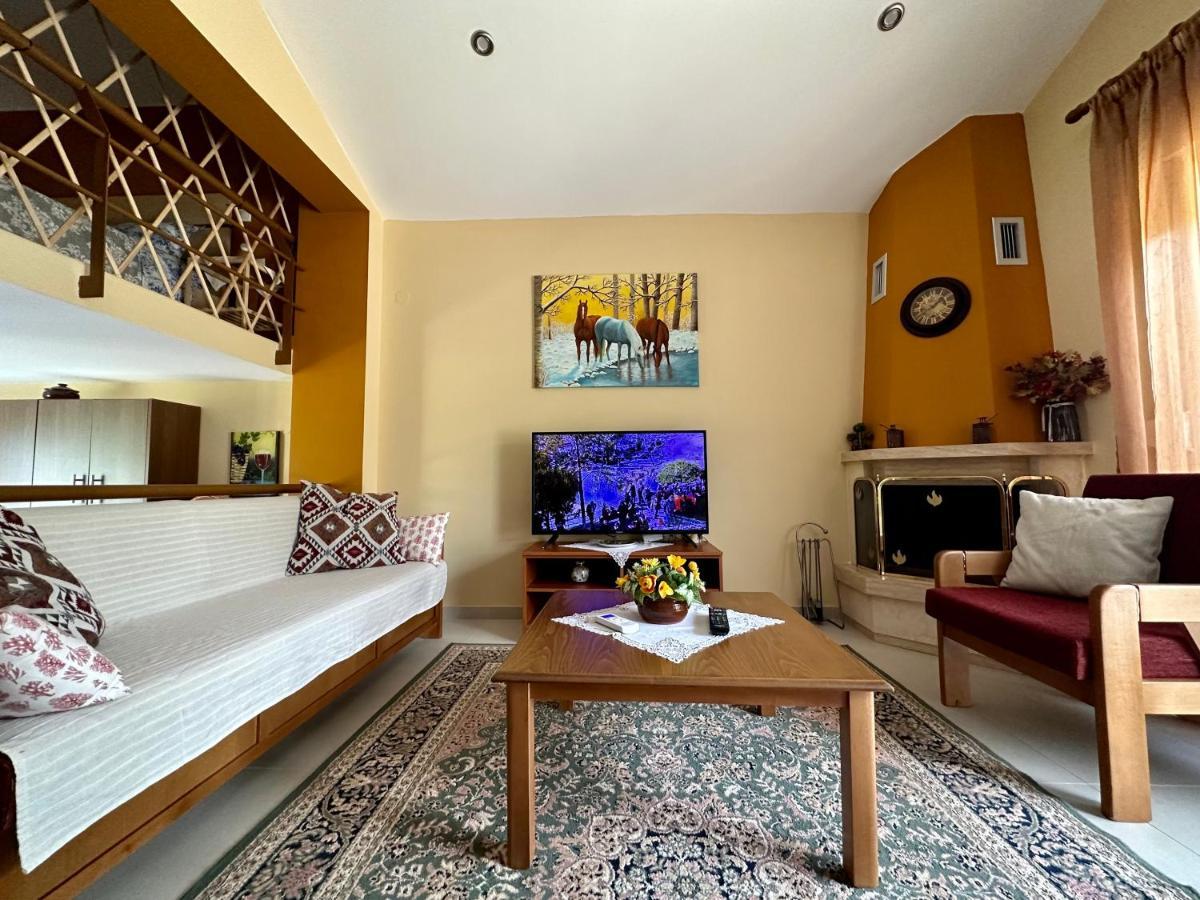 Hilltop Lodge Órma エクステリア 写真